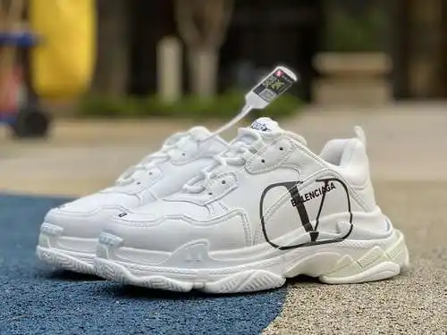 Balenciaga Triple S x VALENTINO Balenciaga triplica colaboración