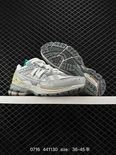 La serie New Balance M96 es un artículo retro que es un tesoro de zapatos viejos con elementos retro