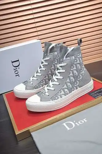 Dior couple model code: 0716B60 Size: female 35/40, male 38/44