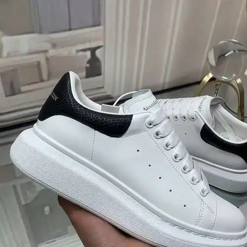 McQueen* Zapatos para hombre y mujer Código: 0318C30 Talla: Mujer 34-41., Hombre 38-46 Observaciones