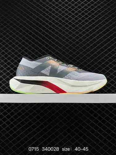 4 New Balance FuelCell SuperComp Elite v4 es una zapatilla informal para correr deportiva, cómoda y 