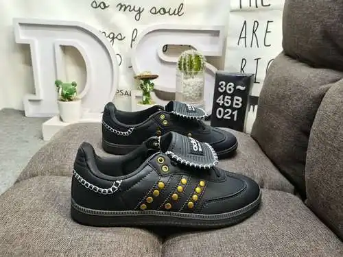 021D te lleva de regreso al clásico más original y eterno, / Clover Adidas WB Studded Samba OG Samba
