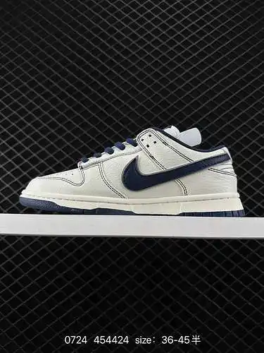 2 Zapatillas deportivas de skate Supreme x Nike Dunk Low. Este modelo aboga por romper las tradicion