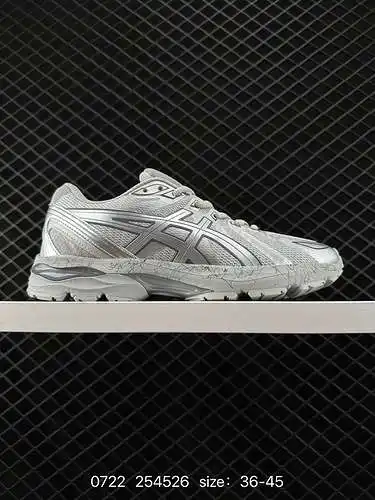 3 Artículo retro Asics Gel-Flux 4 Esta es una zapatilla para correr con amortiguación. Su concepto d