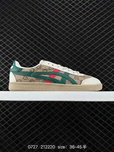 Zapatillas casual retro de corte bajo ASICS Onitsuka Tiger Tokuten. TOKUTEN se inspira en el calzado