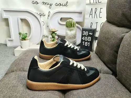 El German Trainer 181D de nivel corporativo también es un zapato de entrenamiento alemán familiar. A