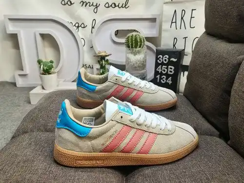 134DAdidas MUNCHEN 24 ¡nuevas zapatillas casual versátiles! Esta vez, las zapatillas con punta en T 