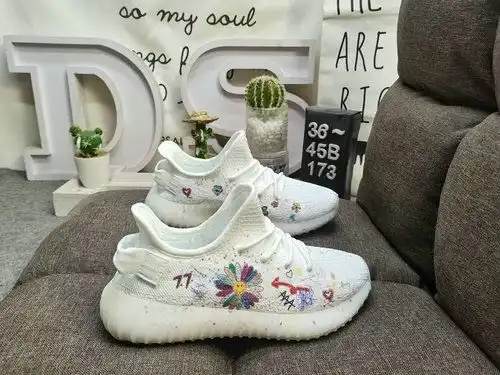La serie realmente explosiva 173D a nivel de empresa Adidas Yeezy 350 Boost V2 se expone por primera