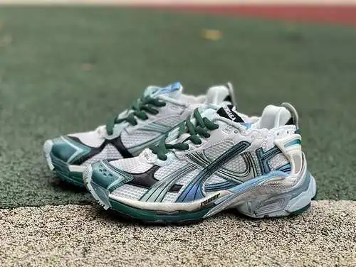 Familia balenciaga 7.5 blanco, verde, azul puro y original familia balenciaga Runner grahti correa d