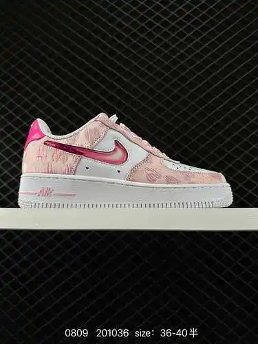 Ocho zapatillas deportivas casuales multifuncionales de gama baja Nike Air Force Low Air Force one. 
