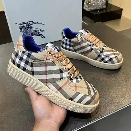 Burberry talla de calzado masculino y femenino: 0809c40 talla: mujer 35 - 40, hombre 39 - 46 (talla 