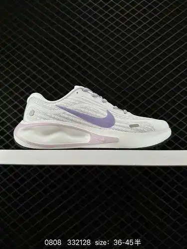 4 Nike / Nike actualiza la versión original en papel y desarrolla una versión que utiliza tejidos li
