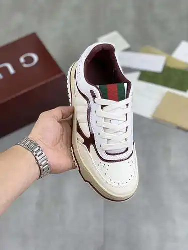 Gucci talla de calzado masculino y femenino: 0804c30 talla: mujer 35 - 40, hombre 39 - 45