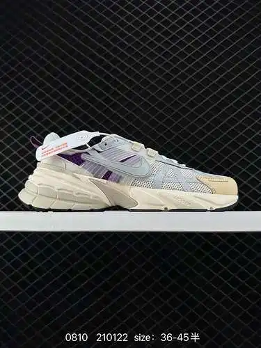 Las zapatillas de correr Nike Nike v2k Run son una tendencia retro. Zapatillas deportivas transpirab