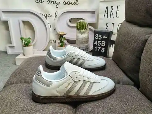 El clásico original de casi 70 años de Adidas busenitz vulc de 178 dadidas está hecho de terciopelo,