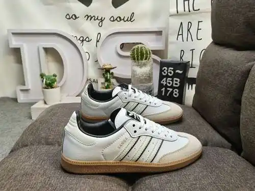 El clásico original de casi 70 años de Adidas busenitz vulc de 178 dadidas está hecho de terciopelo,