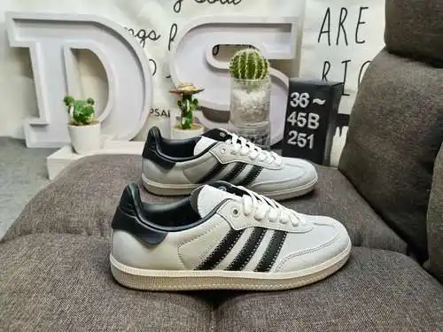 El clásico original de casi 70 años de Adidas busenitz vulc de 251 dadidas está hecho de terciopelo,