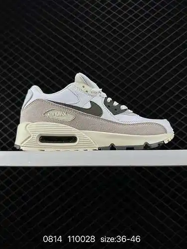 Cuatro pares de zapatos de correr amortiguadores retro clásicos Nike Air Max 9. La parte superior de