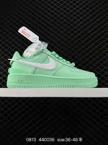 8 tanto los zapatos masculinos como los femeninos Nike / Nike están realmente marcados con medio tam