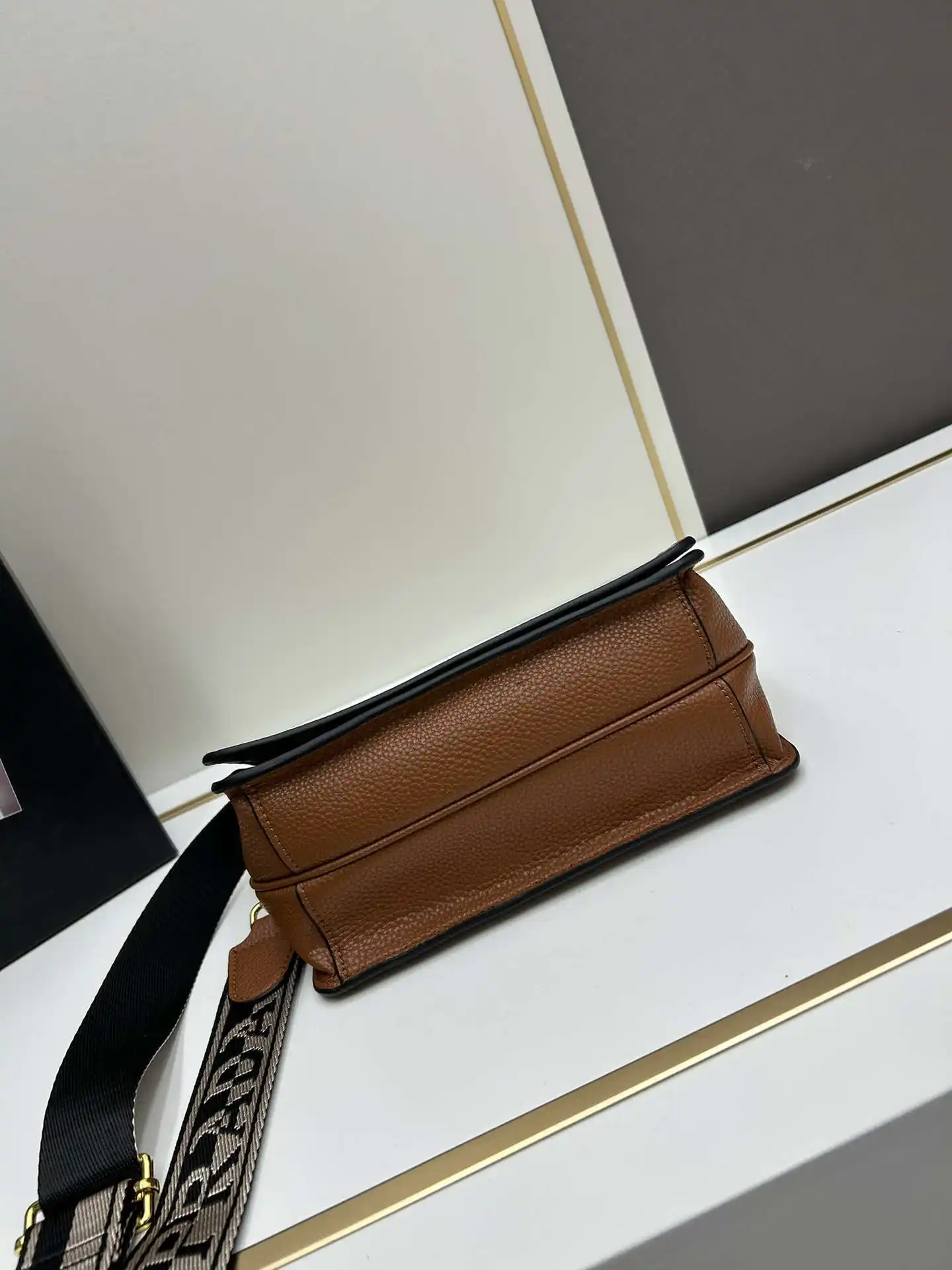 HW002450 (3).webp