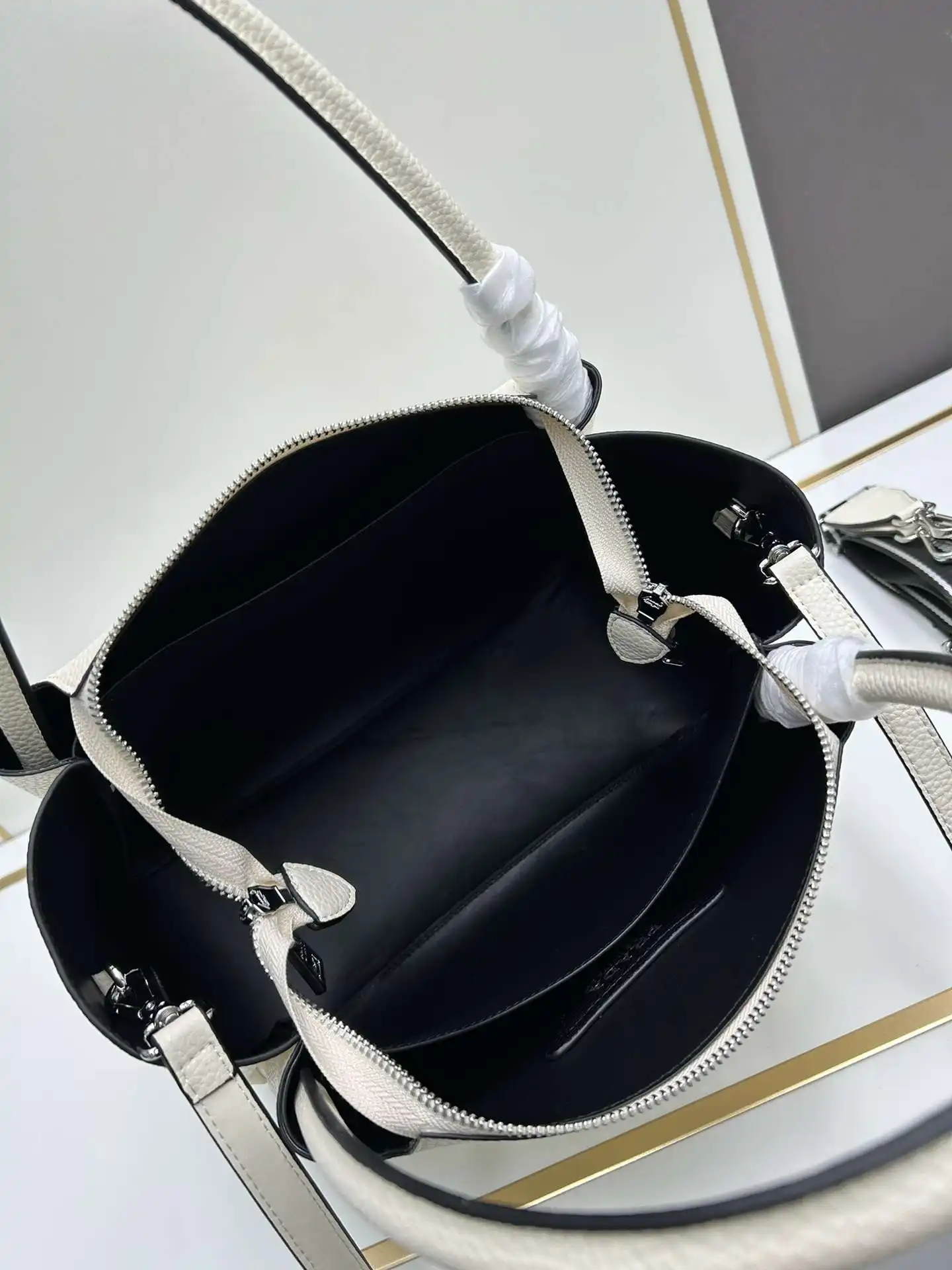 HW003050 (9).webp