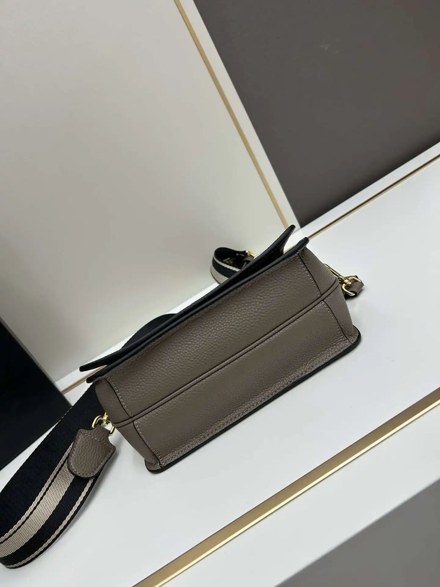 HW002450 (6).webp