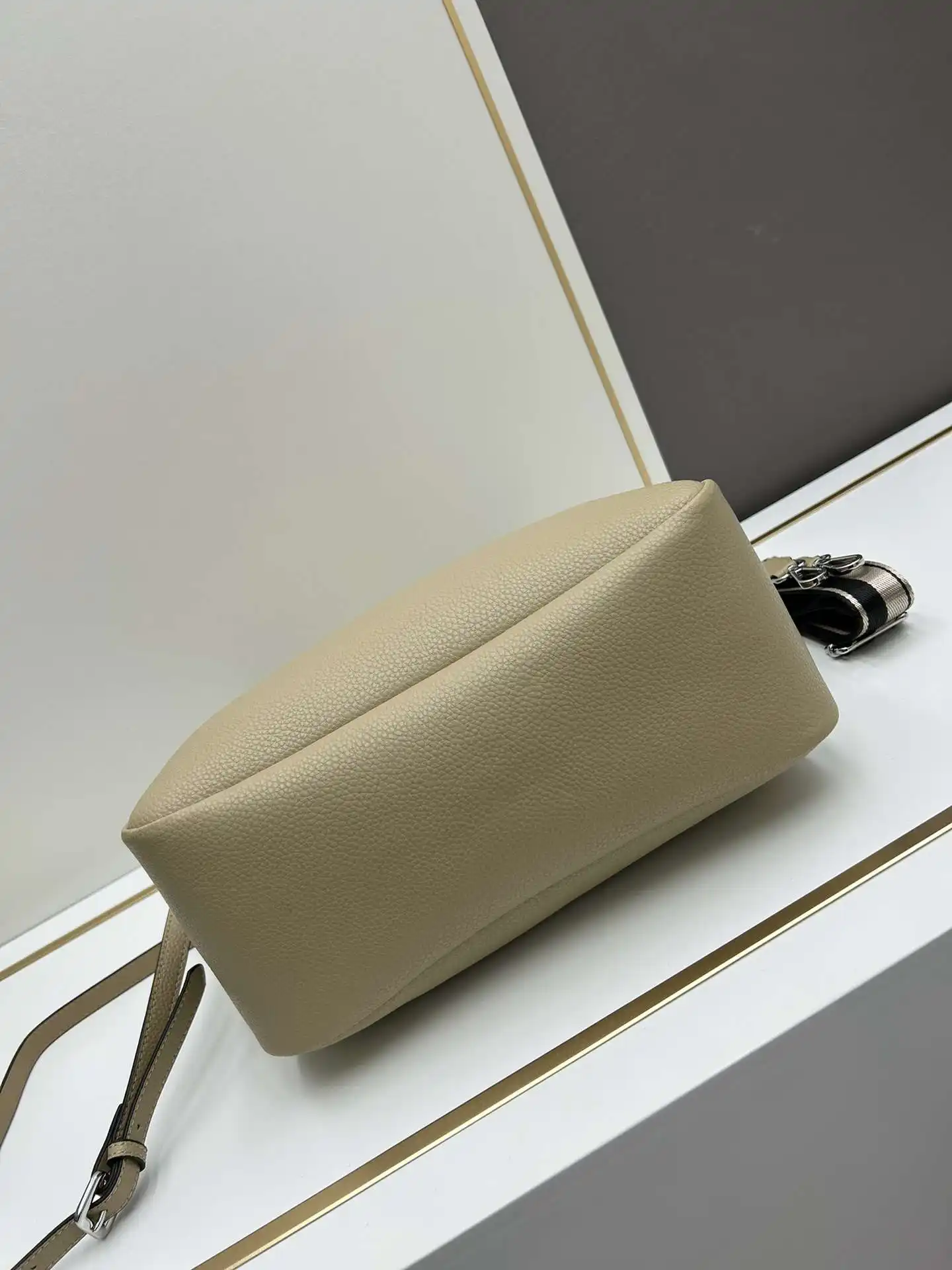 HW003050 (14).webp