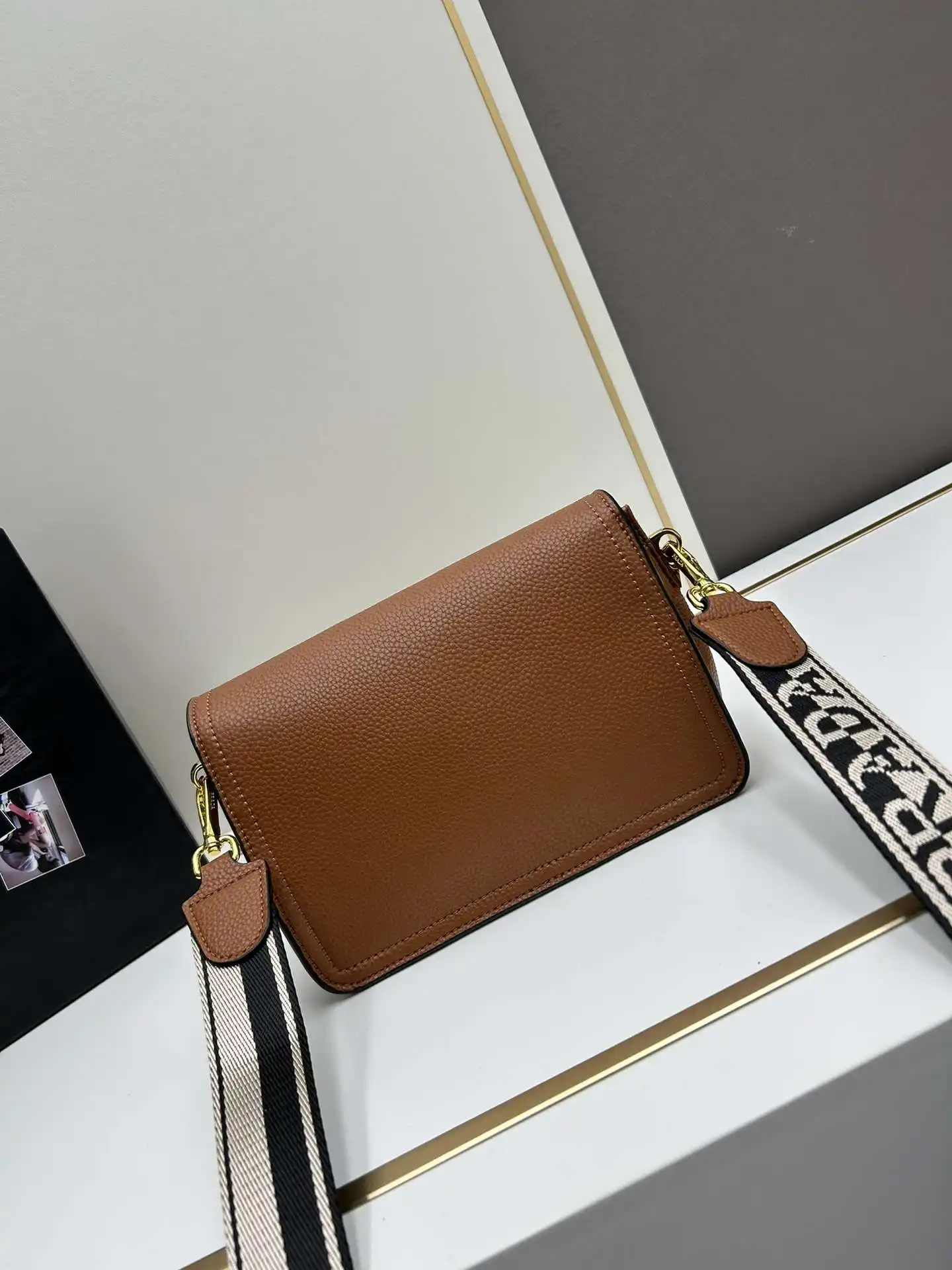 HW002450 (4).webp
