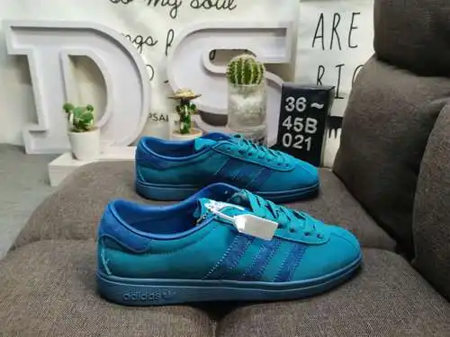 021d Adidas Bermudas end colección única retro zapatillas deportivas retro, envueltas en un delicado