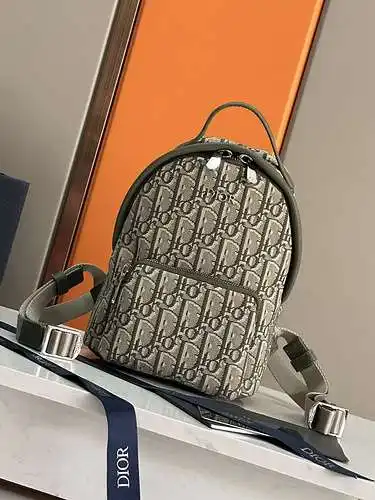 Las mochilas dior, las bolsas para hombres Dior y las bolsas Dior están hechas de cuero de alta cali