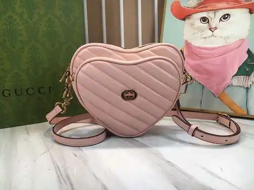 Bolso en forma de corazón gucci, bolso de mujer gucci, bolso de transporte gucci, bolsa de regalo de