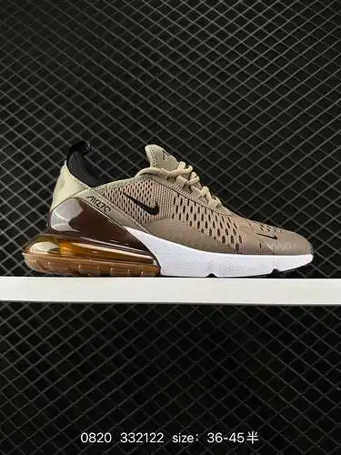 El Nike Air Max 27 es una zapatilla de correr de moda para hombres y mujeres con almohadilla acolcha