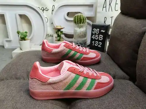 Las gacelas originales de media yarda adicionales originales de clase corporativa 132d son zapatos c