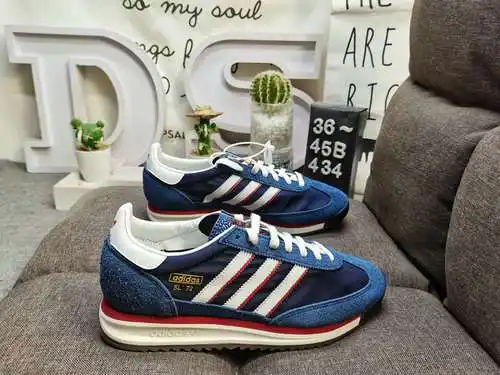 La serie de zapatillas deportivas retro Adidas 434d es popular en todo el mundo. Aprovechando esta o
