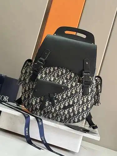Las mochilas dior, las bolsas para hombres Dior y las bolsas Dior están hechas de cuero de alta cali