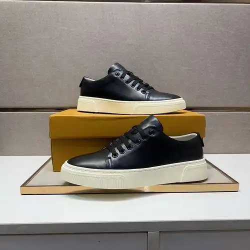 Código de calzado masculino lv: 0820b60 talla: 38 - 44