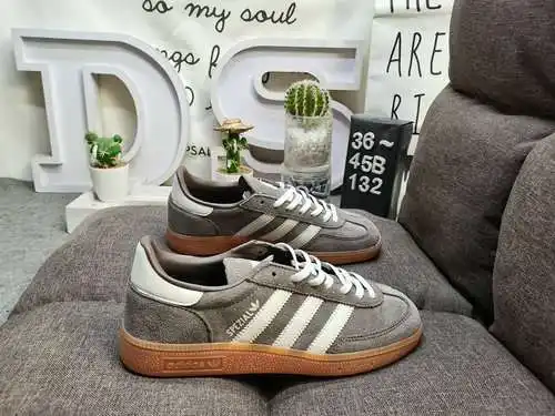 La parte baja de Adidas Origins handball spzl 132d es cómoda, de moda, ligera, resistente al desgast