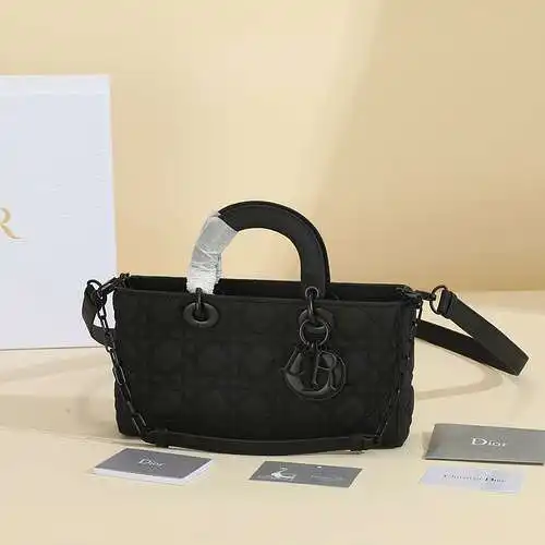Los bolsos dior, los bolsos Dior y los bolsos Dior están hechos de cuero de alta calidad importado y