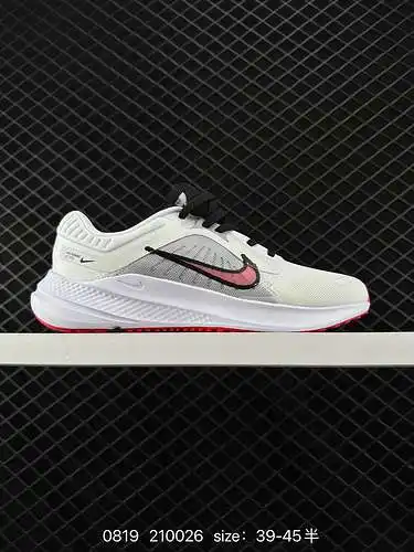 Nike Air Quest es una zapatilla de correr transpirable y ligera con excelente amortiguación. El inge
