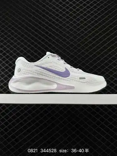 Las zapatillas de correr ligeras Nike jorney Run 4 están hechas con un nuevo material amortiguador, 