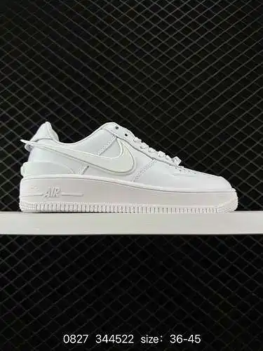 Los zapatos Nike / Nike para hombres y mujeres están marcados con el logotipo original de media yard