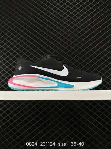 Las zapatillas de correr Nike Journey Run 224 están hechas con un nuevo material amortiguador con un