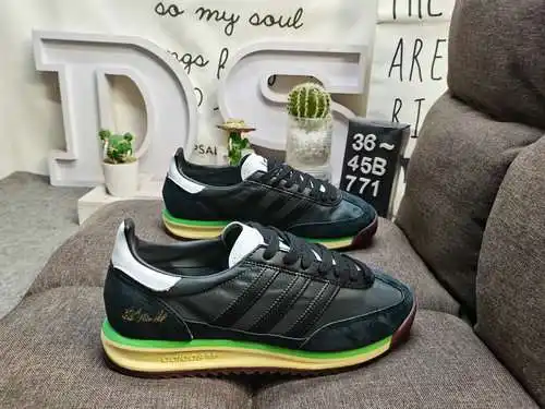 La colección de zapatillas retro Adidas 771 es popular en todo el mundo. Aprovechando esta ola, la m