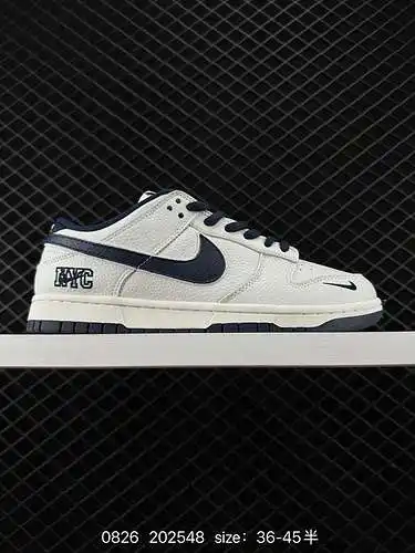 24 pares de zapatillas nike dunk Low son zapatillas retro clásicas. Como zapatos de baloncesto clási