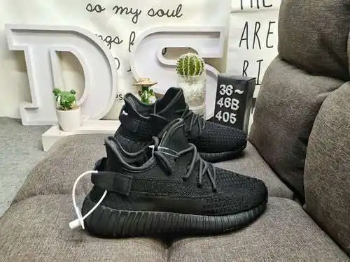 La serie de explosivos corporativos 405d Adidas yeezy 350 boost V2 lanzó por primera vez para expone