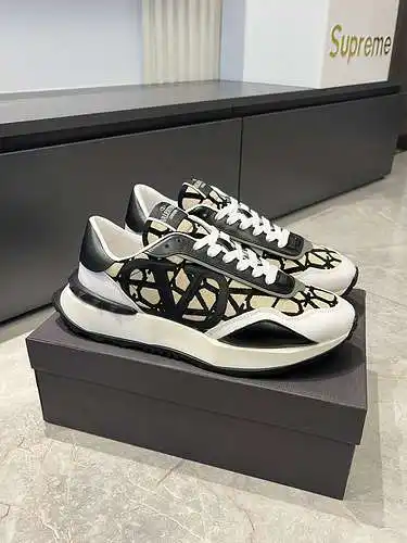 Código de calzado masculino valentino: 0704c30 talla: 39 - 44 (talla personalizada 38.45)