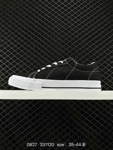 El nuevo zapato conjunto 97s, creado conjuntamente por las marcas de moda estadounidenses Stussy y c