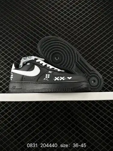 Dos pares de zapatillas deportivas casuales multifuncionales Nike Air Force '7 Air Force One de gama