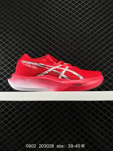 Las cuatro zapatillas ASICS metaspeed Sky running Racing shoes están hechas con materiales ligeros, 