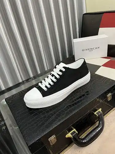 Givenchy Men 's Shoe code: 0723b40 talla: 38 - 44